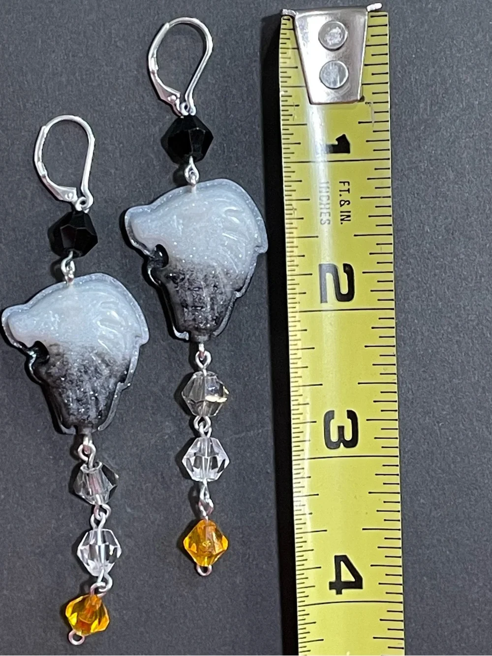 Twisted Wonderland Inspired Groovy Candy Earrings Leona Kingscholar (Nightmare)